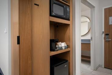 هتل Fairfield Inn & Suites By Marriott New Orleans Metairie