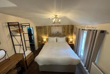 تختخواب و صبحانه The New Forest Inn