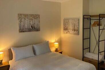 تختخواب و صبحانه The New Forest Inn