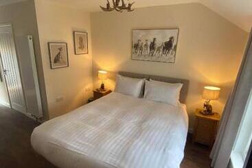 تختخواب و صبحانه The New Forest Inn