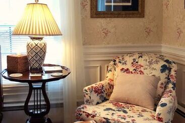 Captain David Kelley House Bed & Breakfast