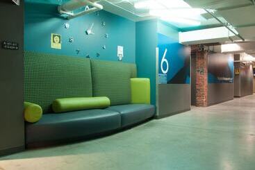 Hi Boston Hostel