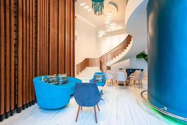 هتل Centara Sonrisa Residences & Suites Sriracha