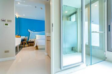 هتل Centara Sonrisa Residences & Suites Sriracha