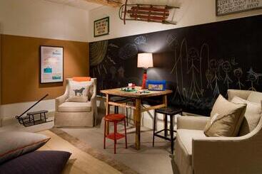 هتل Eleven Scarp Ridge Lodge