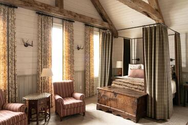 هتل Eleven Scarp Ridge Lodge