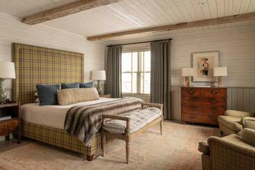 هتل Eleven Scarp Ridge Lodge