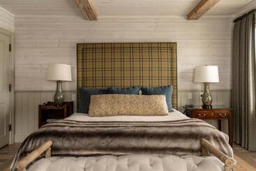 هتل Eleven Scarp Ridge Lodge