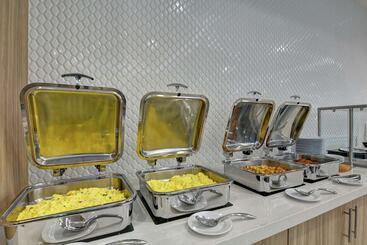 هتل Hilton Garden Inn Biloxi
