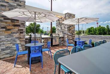 هتل Home2 Suites By Hilton Georgetown