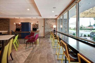 هتل Home2 Suites By Hilton Georgetown