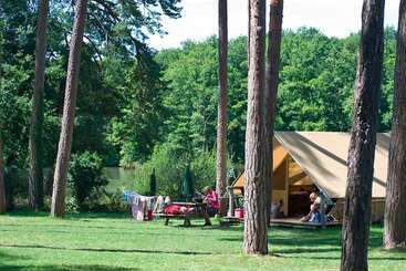 هتل Huttopia Rambouillet