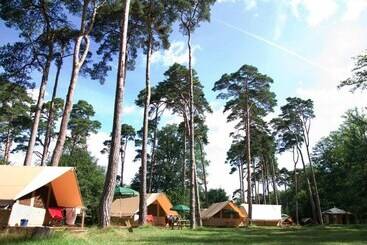 هتل Huttopia Rambouillet