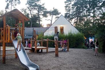 هتل Huttopia Rambouillet