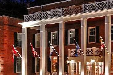 هتل The Country Inn Of Berkeley Springs