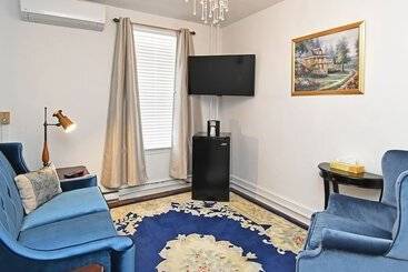 هتل The Country Inn Of Berkeley Springs
