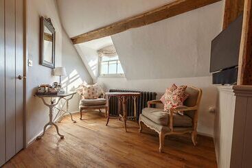 هتل The Dial House