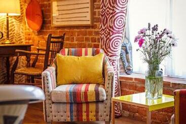 هتل The Dial House