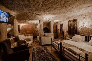 هتل Young Cave