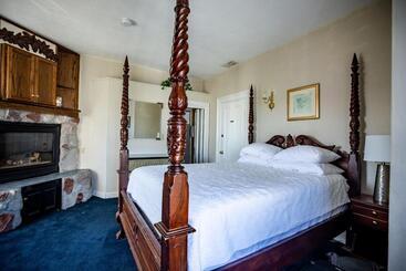 پانسیون Brasswood Inn