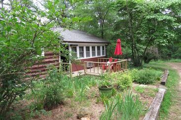 Tall Pines Inn