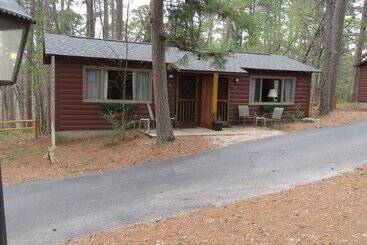 Tall Pines Inn