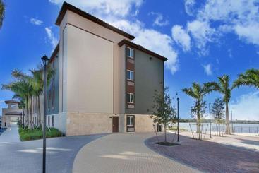 شقة فندقية Woodspring Suites Miramar