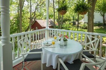 تختخواب و صبحانه Avery On Prospect Hill Guest House