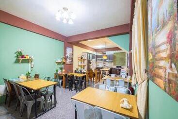 تختخواب و صبحانه Moonlight Fengqing Homestay