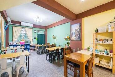 تختخواب و صبحانه Moonlight Fengqing Homestay