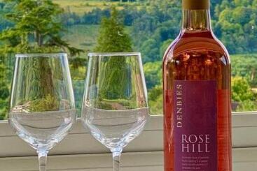 تختخواب و صبحانه Ranmore Rise Retreat In The Surrey Hills
