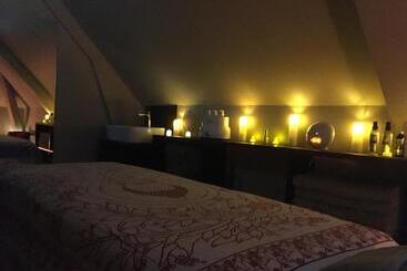 Brit Hotel Privilege Lisieux   La Villa Des Arts