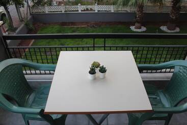 El Mundo Suites
