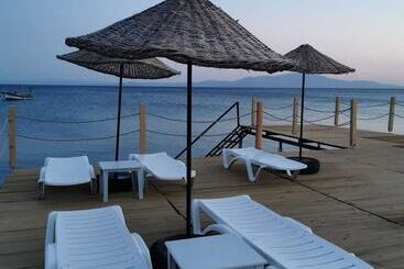 مسافرخانه Assos Livza Butik & Apart Otel