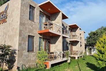 مسافرخانه Elisa Butik Otel Ve Restaurant