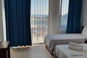 مسافرخانه Elisa Butik Otel Ve Restaurant
