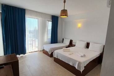 مسافرخانه Elisa Butik Otel Ve Restaurant