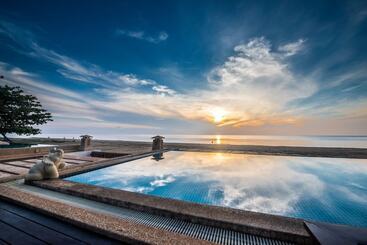 هتل Amara Villa Khao Ka Lok