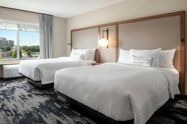 هتل Fairfield Inn & Suites By Marriott Milwaukee West