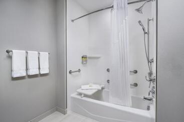 هتل Holiday Inn Express & Suites   Odessa I 20, An Ihg