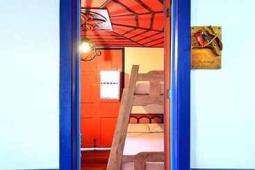 هتل Hostal De Jahn