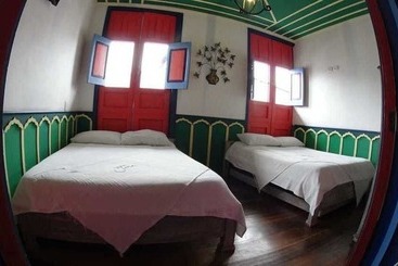 هتل Hostal De Jahn
