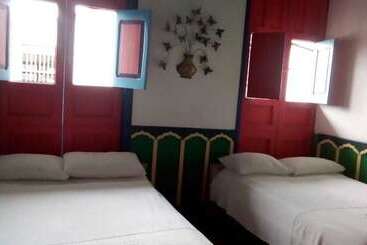 هتل Hostal De Jahn