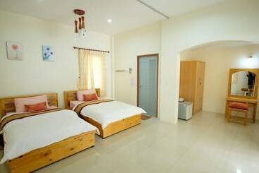هتل Khumphyazaw Resort