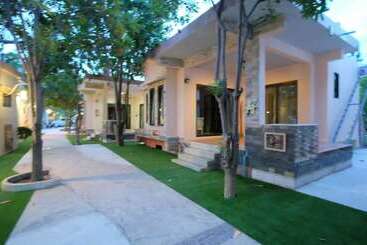 هتل Khumphyazaw Resort