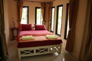 هتل Khumphyazaw Resort