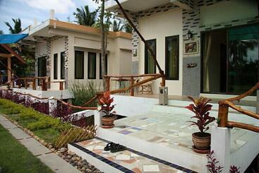 هتل Khumphyazaw Resort