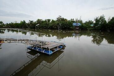 هتل Khumphyazaw Resort