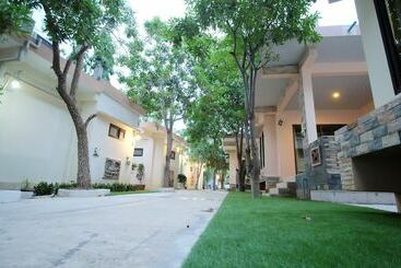 هتل Khumphyazaw Resort