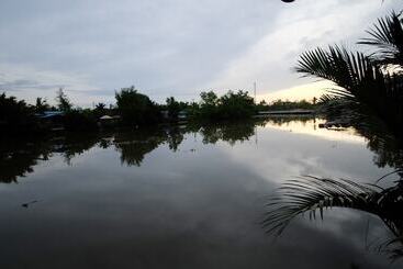 هتل Khumphyazaw Resort